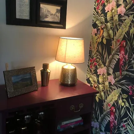 Panzió Red Row House