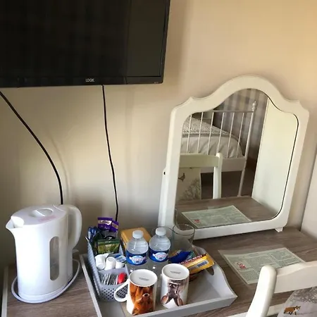 Panzió Red Row House