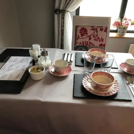 Panzió Red Row House *